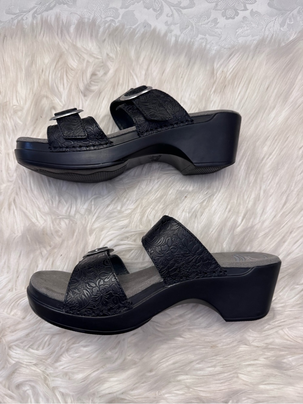 Dansko Sophie Embossed Black Learher Slide Sandals  Comfort Shoe Size 39 8.5-9 - Picture 8 of 13